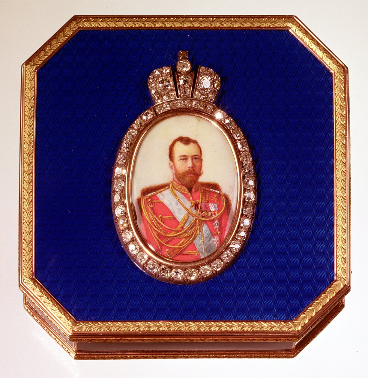 Faberge blå emaljlåda, med porträtt av tsar Nicholas II av Unbekannt