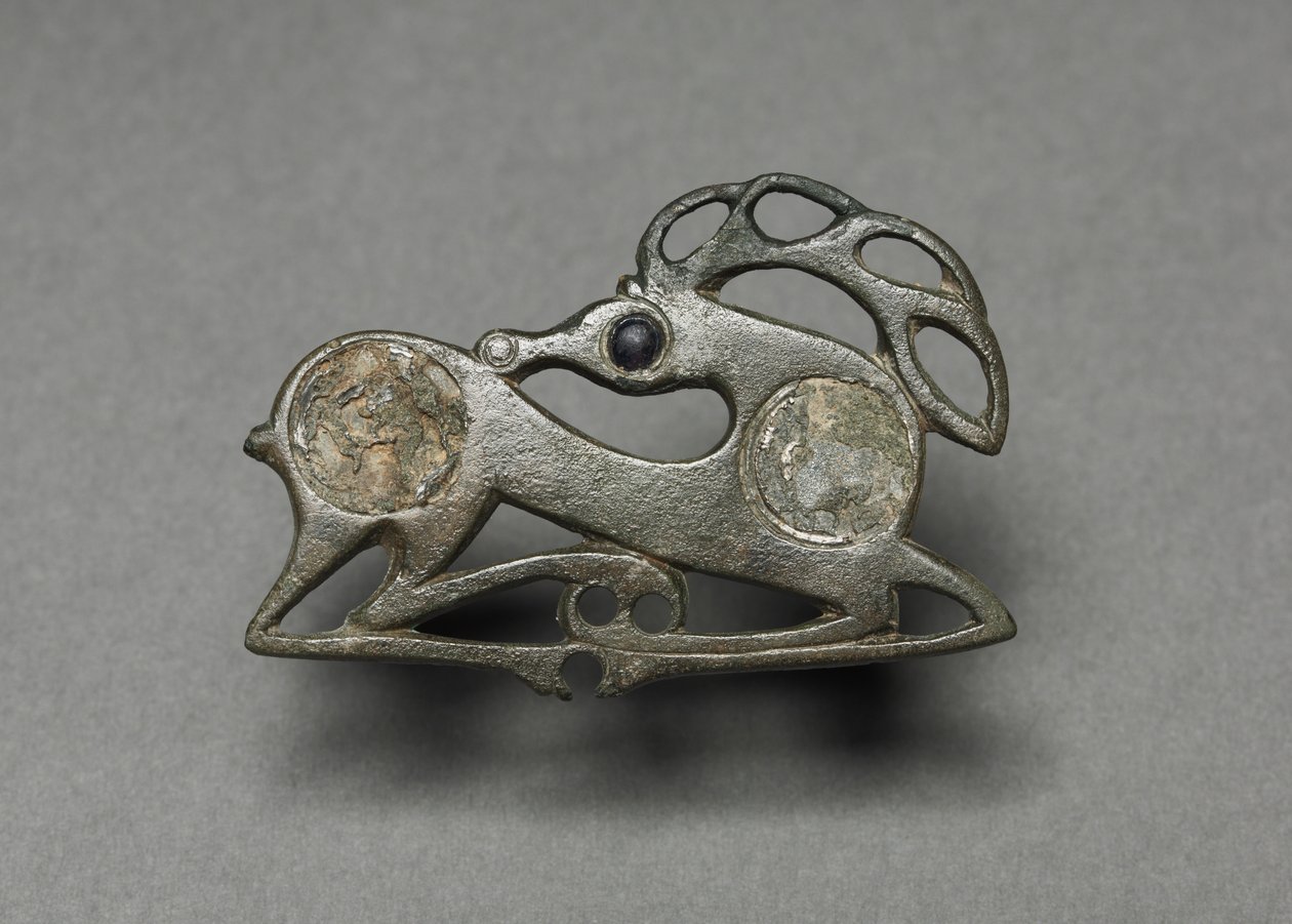 Fibula i form av en liggande hjort, c.400 av Unbekannt