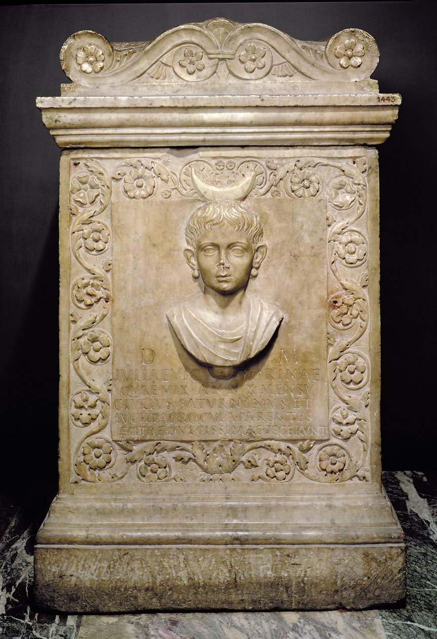 Begravningsstele av en tioårig flicka som heter Julia Victorina, romersk (marmor) av Unbekannt