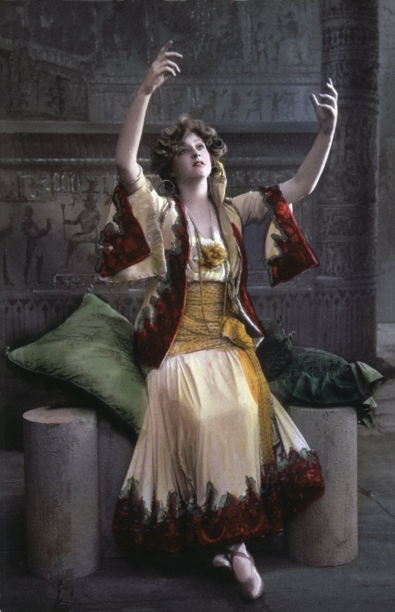 Gabrielle Ray sjunger i : Den glada änkan, ca 1910 (foto) av Unbekannter Künstler
