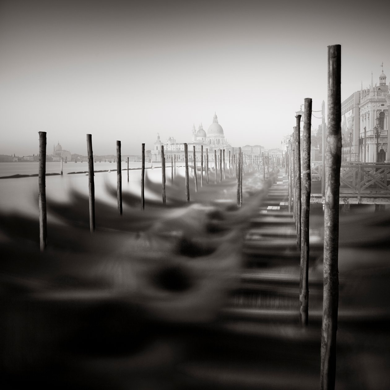 Gondol - Studie 8 Venedig, Italien, 2013 (s/v foto) av Leopold Blonder