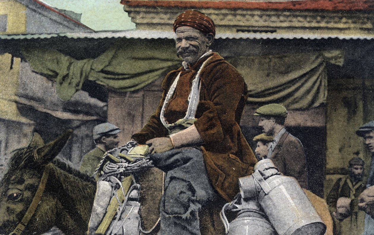 Grekland, Saloniki (eller Thessaloniki): leende man rider på en åsna, med burkar, på marschens torg - Vykort 1914-1918 av Unbekannt