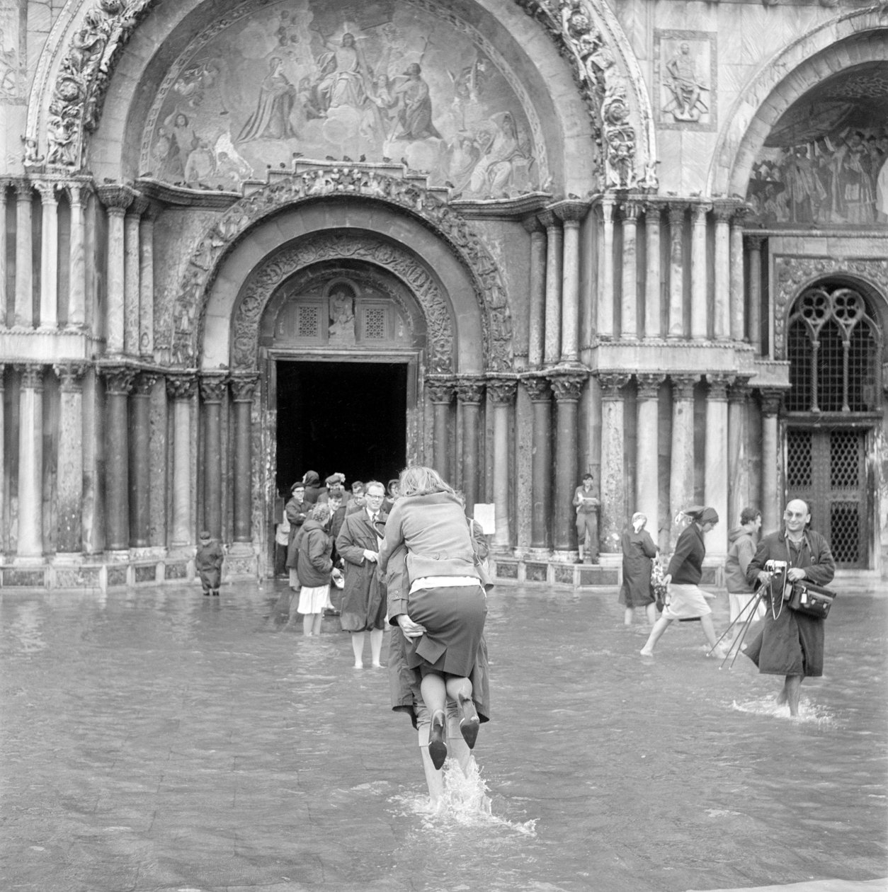 HÖGVÅN I VENEDIG (acqua alta eller översvämningar), Markusplatsen av Unbekannt