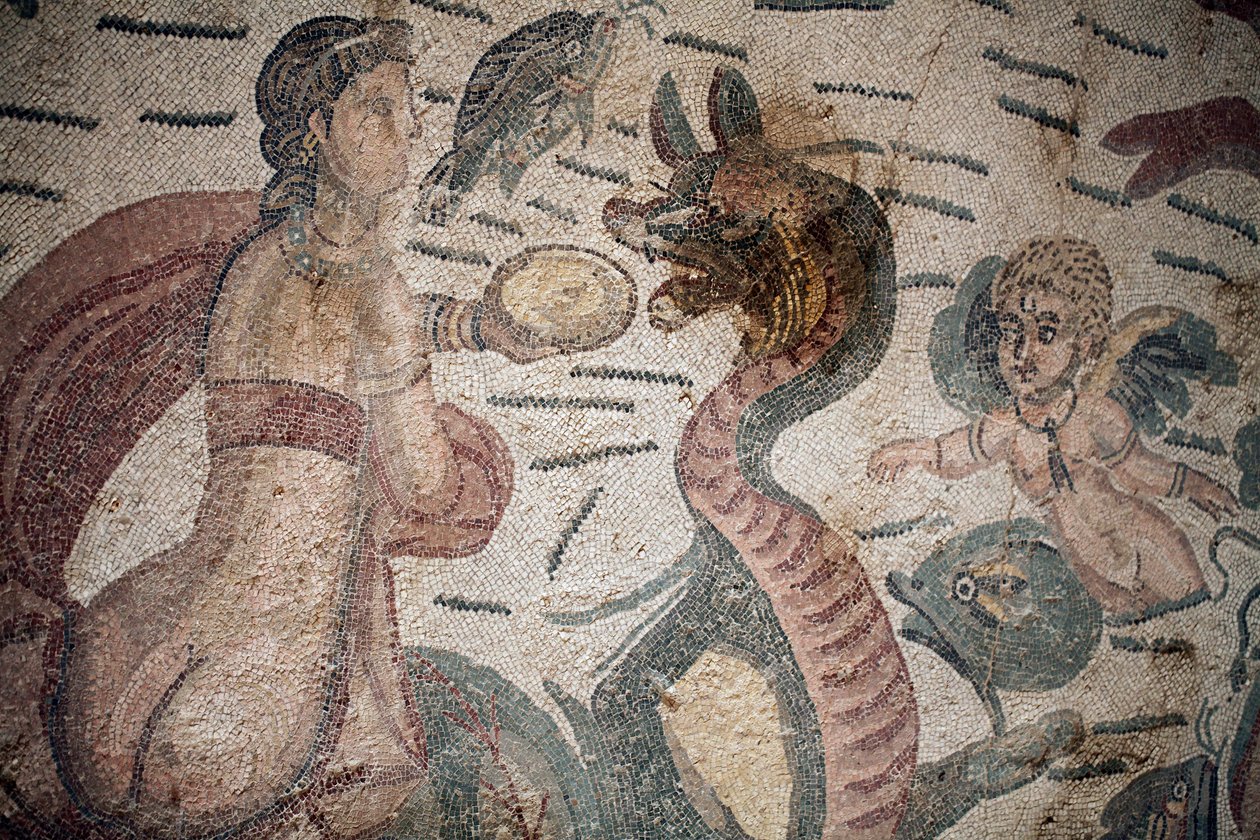 Arions sal. Marin scen. Marina varelser. Nereides och tritoner. 3:e - 4:e århundradet. Romersk villa i Casale, Sicilien. UNESCO plats. av William M. Timlin