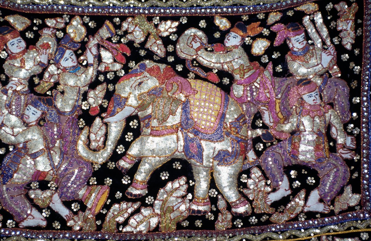 Handgjord broderad duk föreställande riddare, damer och elefanter, Ratchaburi, Thailand av William M. Timlin