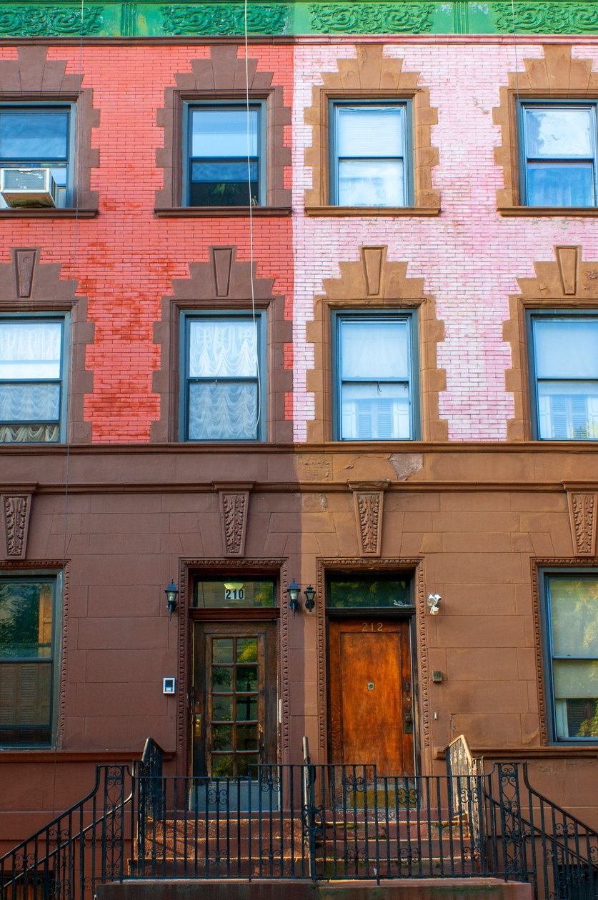 Harlem street butiker och byggnader, New York City, 2021 (foto) av Alec Hunter