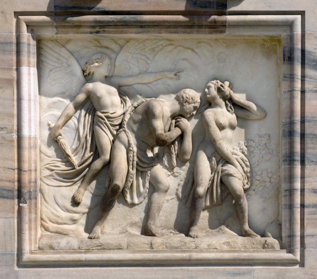 Högrelief föreställande Adam och Eva Chasse du Paradise av Carlo Maria Giudici. 1791. Katedralen (kupol eller duomo) i Milano Italien av Unbekannt