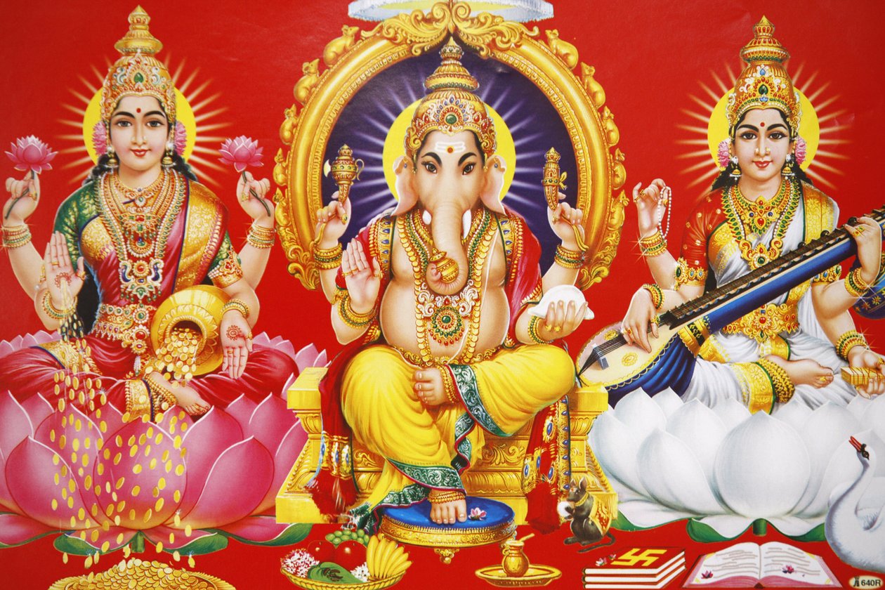 Hinduiska gudinnan Laxmi, guden Ganesha och gudinnan Saraswati (vänster till höger), , Indien av Unbekannt