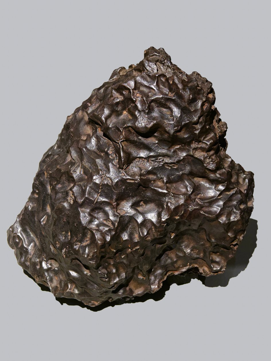 Järnmeteorit (IIB). föll i Sikhote-Alin (Ryssland) 1947. Ecole des Mines, Paris. av Unbekannt