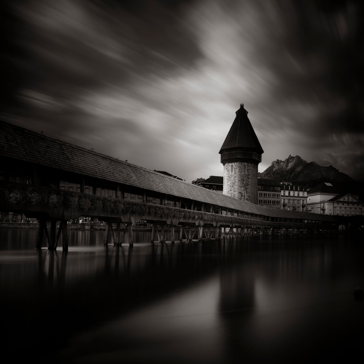 Kapellbrücke, Luzern, Schweiz, 2013 (s/v foto) av Leopold Blonder