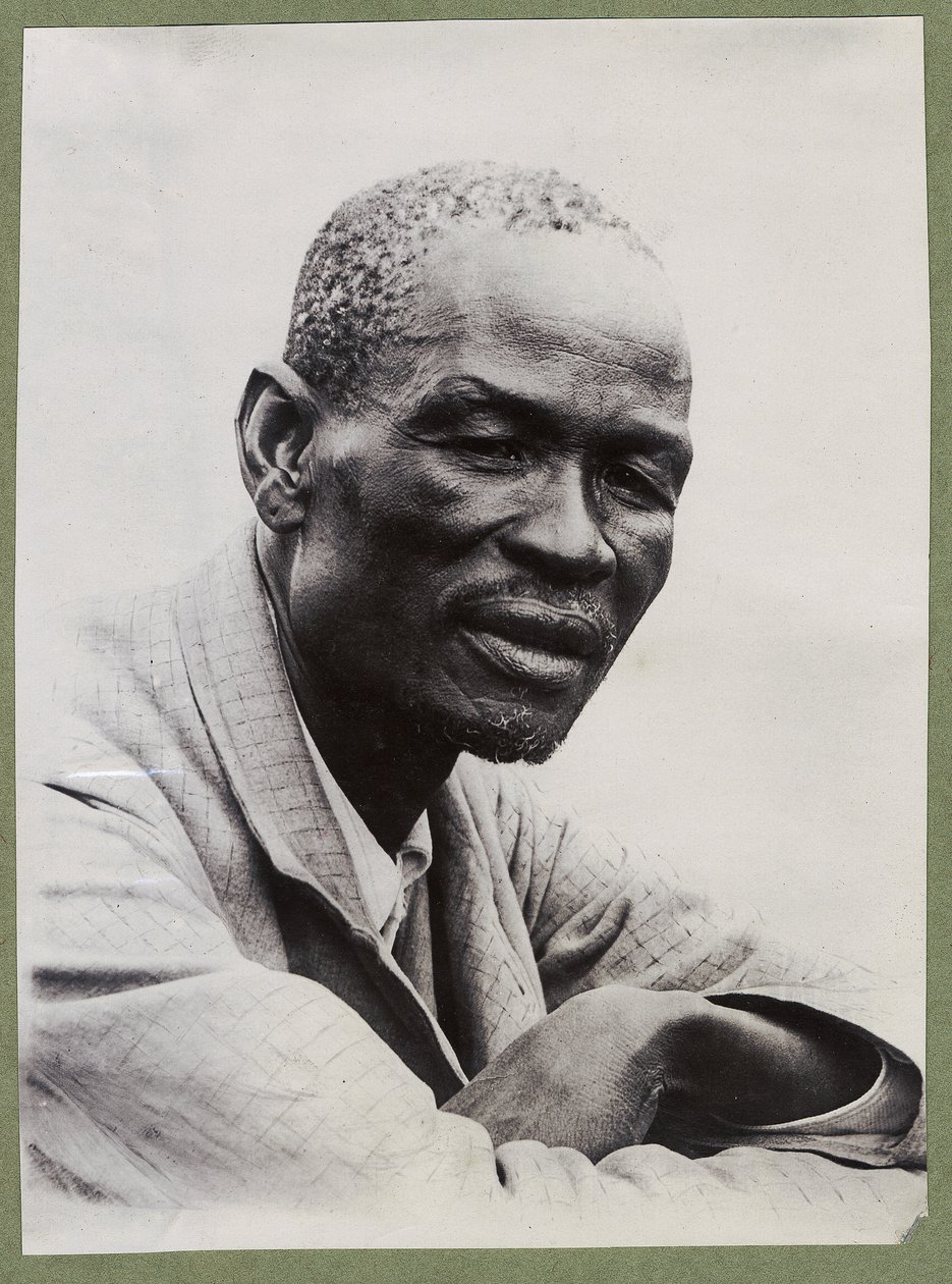 Khama, ca 1910 (gelatinsilvertryck) av Unbekannt