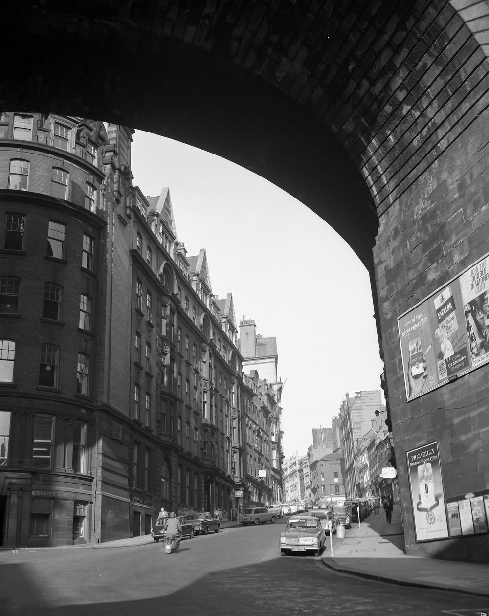 Tittar upp på Dean Street från The Side, Newcastle upon Tyne, Storbritannien, november 1963 (s/v foto) av Unbekannt