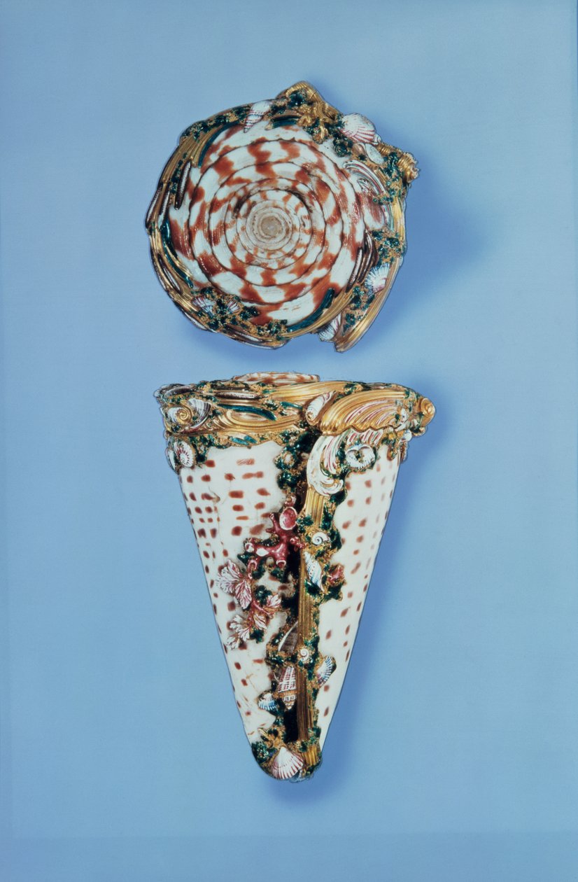 Louis XV snusdosor i guld i form av skal av B. Sagaret, Paris (1715-74) av Unbekannt