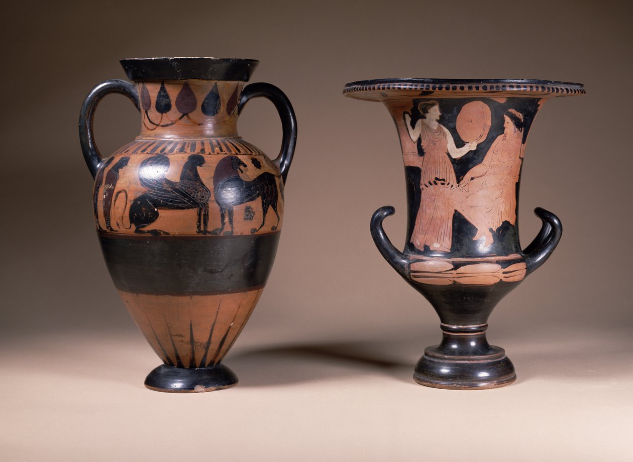 LtoR:orientaliserande svartfiguramfora, grekisk, 600-talet f.Kr.; röd-figur calyx-krater, grekiska, södra Italien, 300-talet f.Kr. (keramik) av Unbekannt
