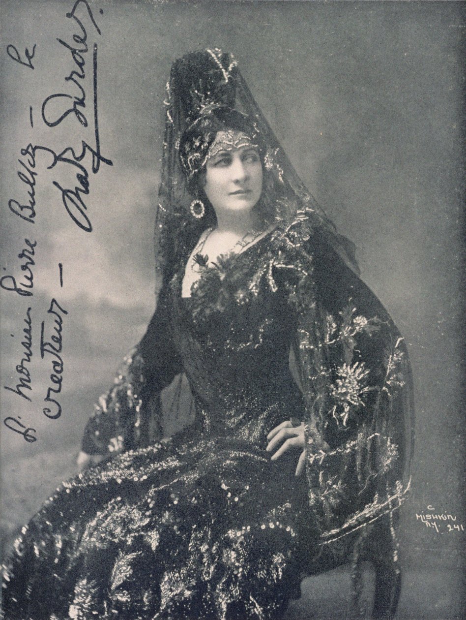 Mary Garden (1874-1967), operasopran, studiofotografi i rollen som Carmen, av C. Mishkin (s/v foto) av Unbekannt