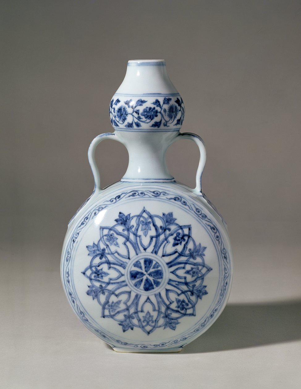 Ming blå och vit pilgrimsflaska, Hsuan Te mark (1426-35) av Unbekannt