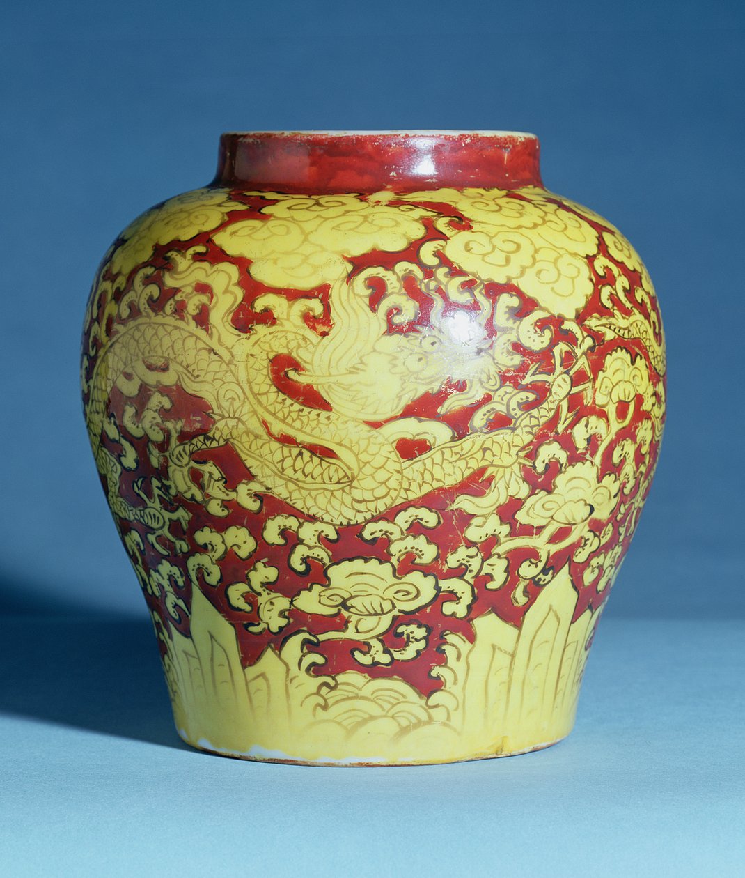 Ming röd och gul balusterburk (Chia ching mark) (1522-66) av Unbekannt