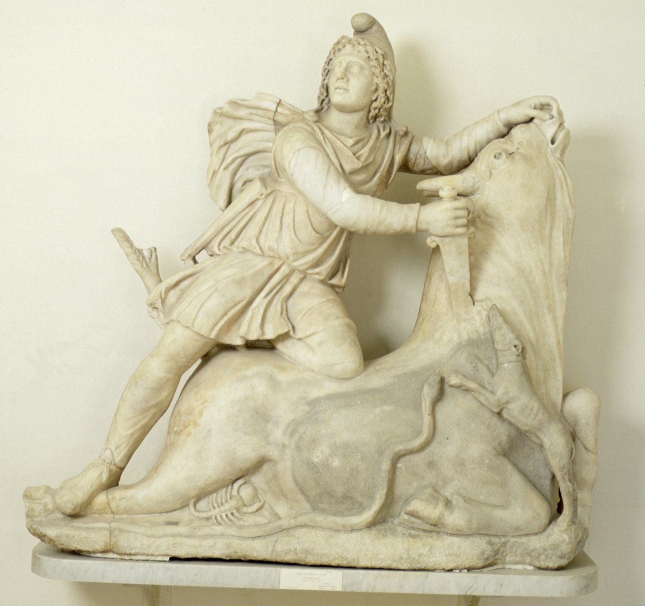 Mithras offrar tjuren, marmorrelief, romersk, 2:a århundradet av Unbekannt