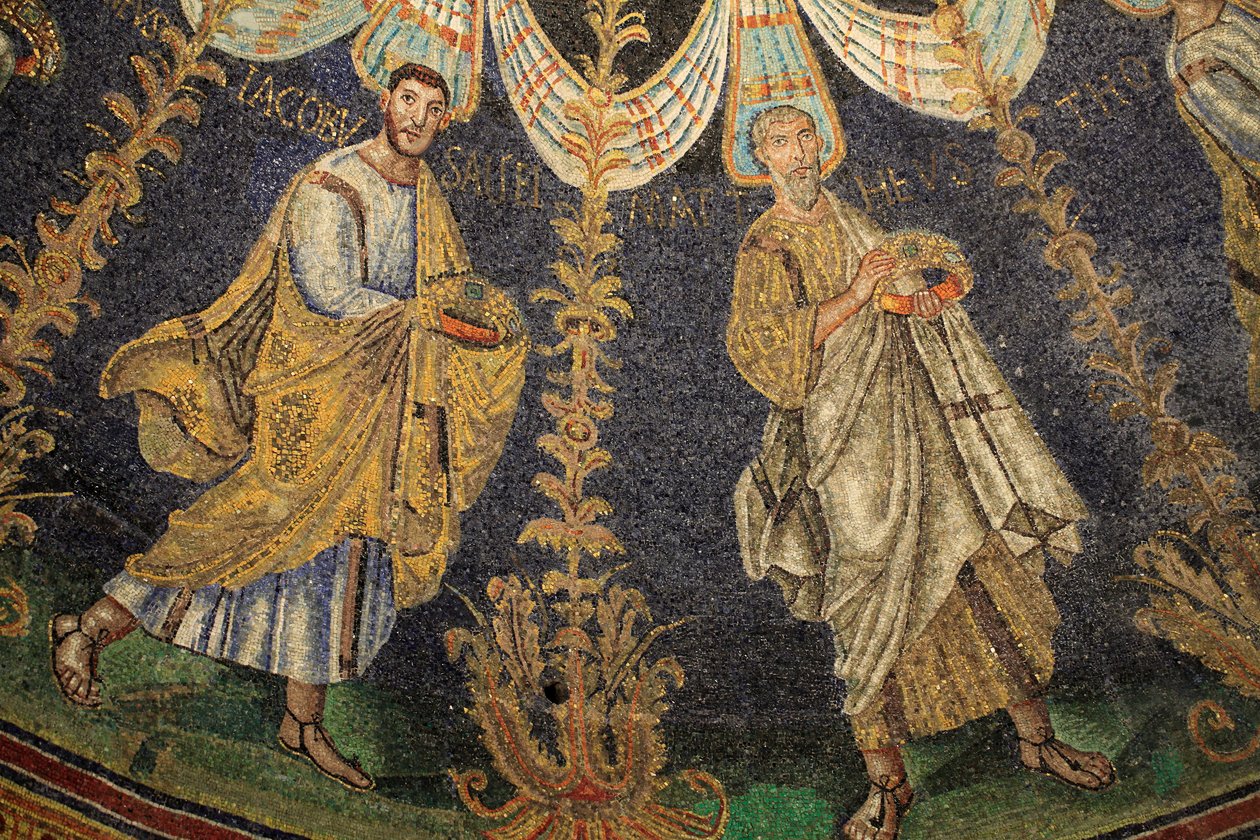 Mosaik av taket i Baptistery of Neon. Detalj av processionen av de tolv apostlarna som fortsätter runt mosaiken i mitten i två riktningar, som slutar med att Sankt Peter möter Sankt Paulus. 500-talet, Ravenna, Italien. Registrerad som UNESCO World Heri av Unbekannt