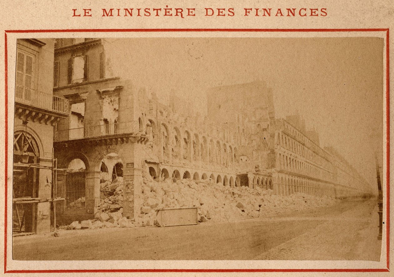 Paris kommun (1871): utsikt över finansministeriet i ruiner i Paris i maj 1871. Fotografi av Pierre Pepetit. Tryck på kartong, Dim. 9x5,4 cm av Unbekannt