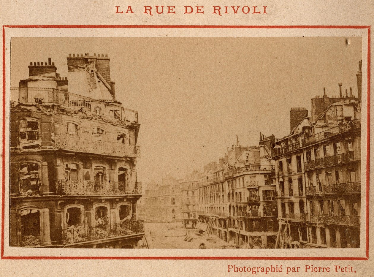 Paris kommun (1871): utsikt över brandbyggnaderna på Rue de Rivoli i Paris i maj 1871. Fotografi av Pierre Pepetit. Tryck på kartong, Dim. 9x5,4 cm av Unbekannt