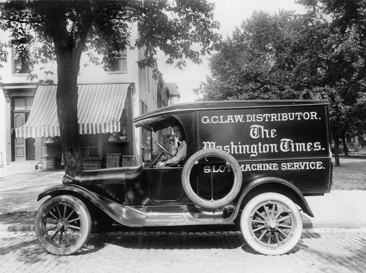 Newspaper Truck, USA, ca 1919 (s/v foto) av Unbekannt