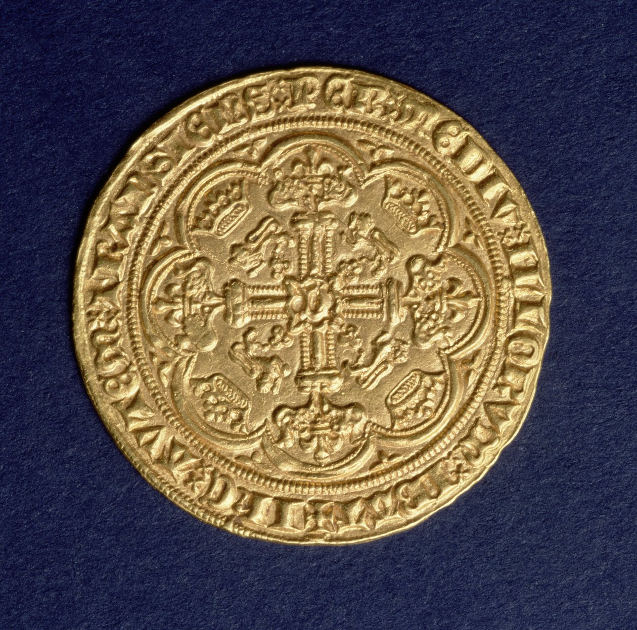 Adel av Edvard III (1312-77) på baksidan som visar ett korsmönster, Calais mint, introducerad 1344 (guld) (för framsidan se: 110161) av Unbekannt
