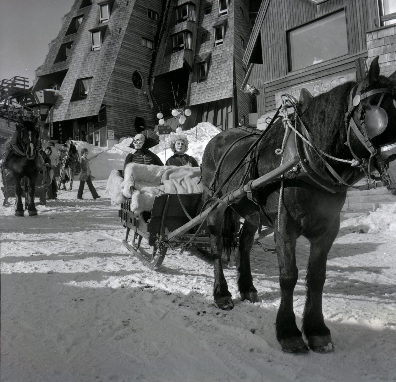 P. Topaloff och Alice Sapritch i Avoriaz under den fantastiska filmfestivalen den 29 januari av Unbekannter Künstler
