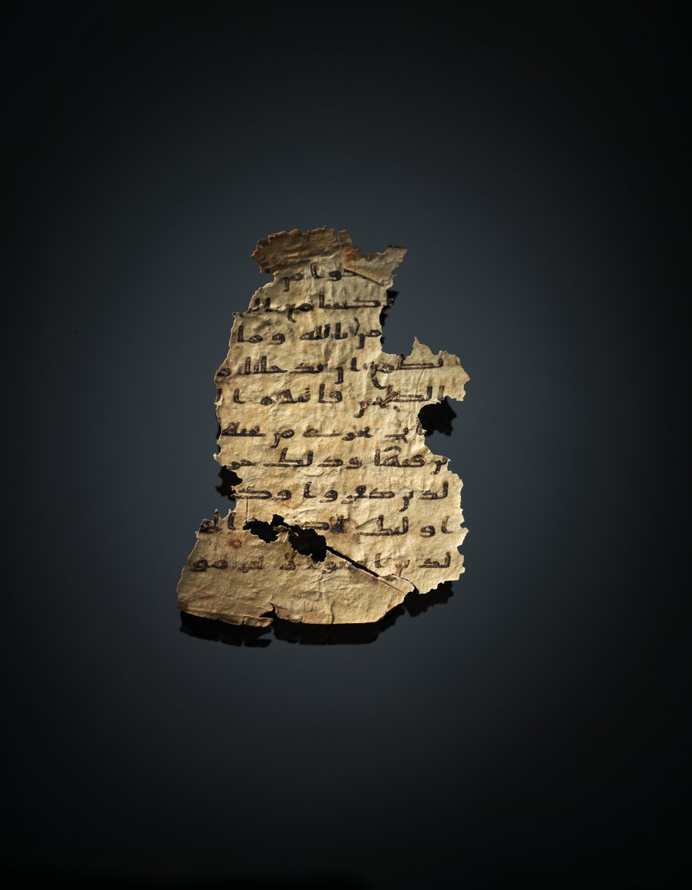 Sida från en oinspelad Koran-palimpsest kopierad på en tidigare koptisk bibel, troligen Egypten, ca 800-talet (bläck på veläng) av Unbekannt