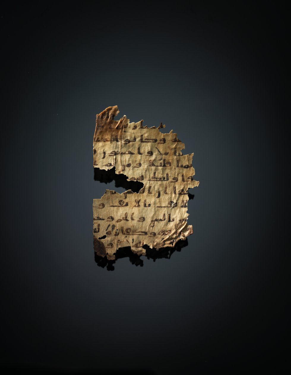 Sida från en oinspelad Koran-palimpsest kopierad på en tidigare koptisk bibel, troligen Egypten, ca 800-talet (bläck på veläng) av Unbekannt