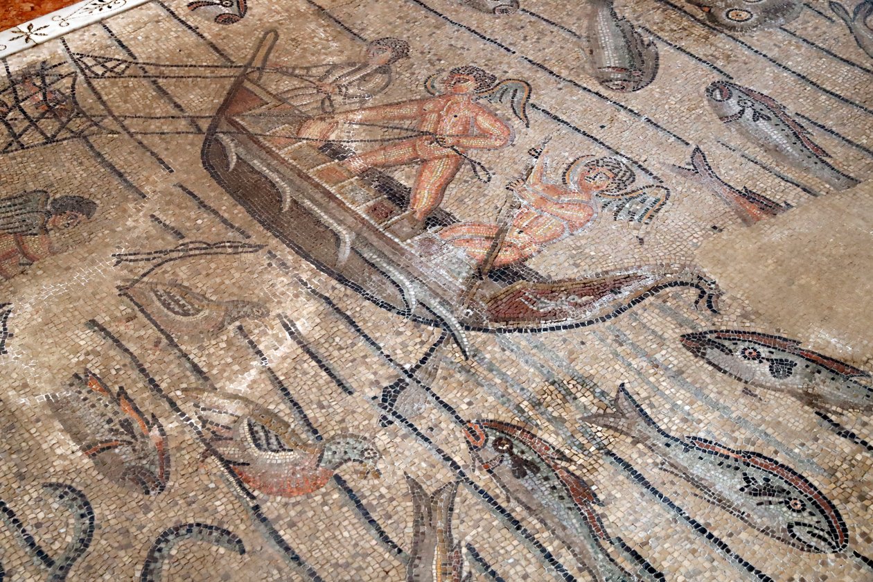 Patriarkaliska basilikan i Aquileia. Mosaikgolv med kristen symbolik, 300-talet. Italien. av Alec Hunter