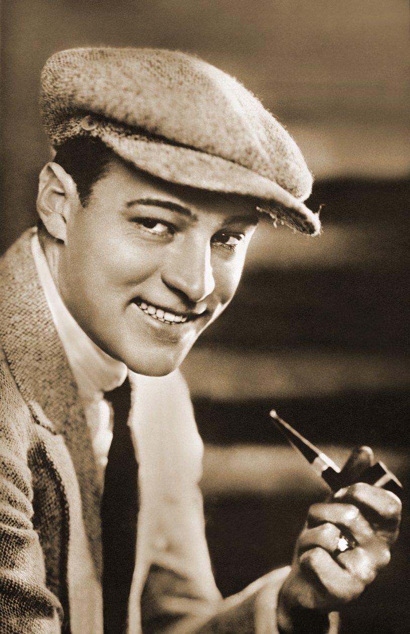 Porträtt av Rudolph Valentino (1895 - 1926) (svartvitt foto). av Unbekannter Künstler