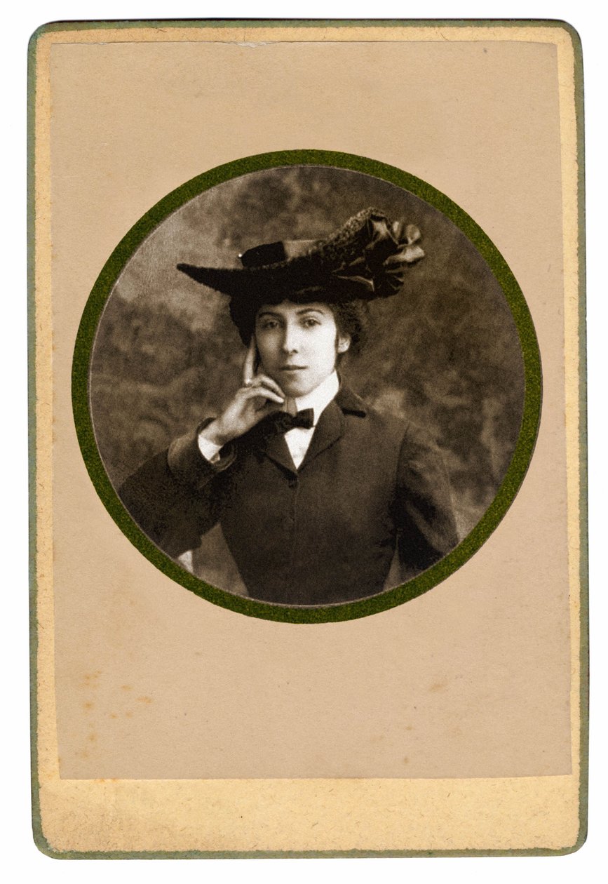 Porträtt av den franska poeten Catherine Pozzi, ca 1900 av Unbekannt
