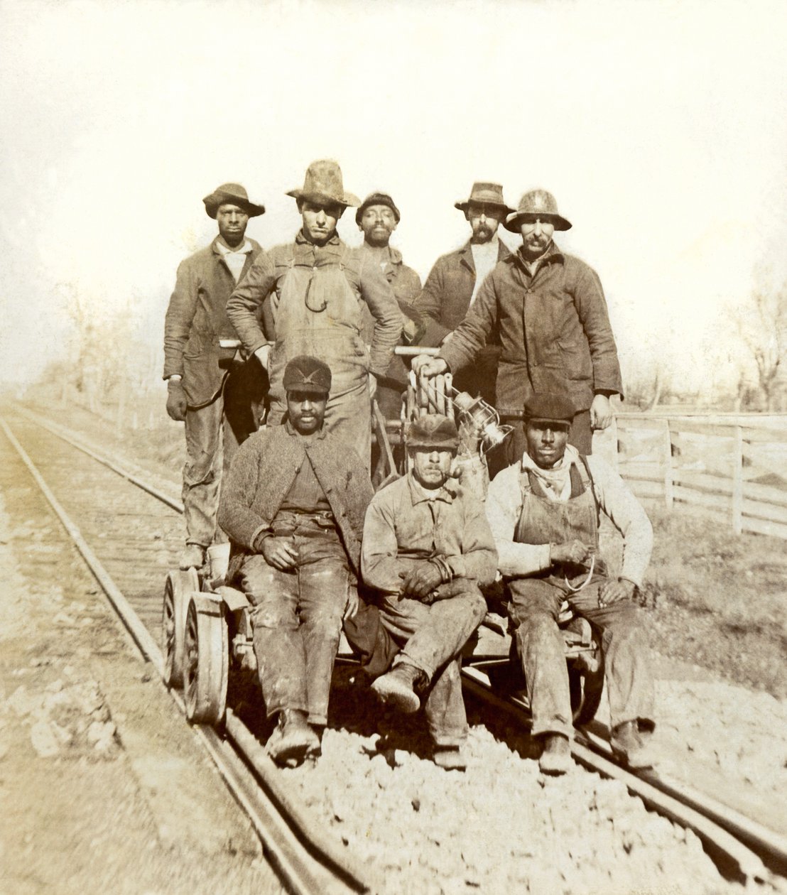 Railroad Workers, Gallatin, Tennessee, ca 1895 (s/v foto) av William M. Timlin
