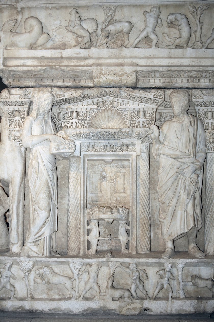 Relief på romersk sarkofag Sidamara typ/Istanbul Museum/Turkiet av William M. Timlin