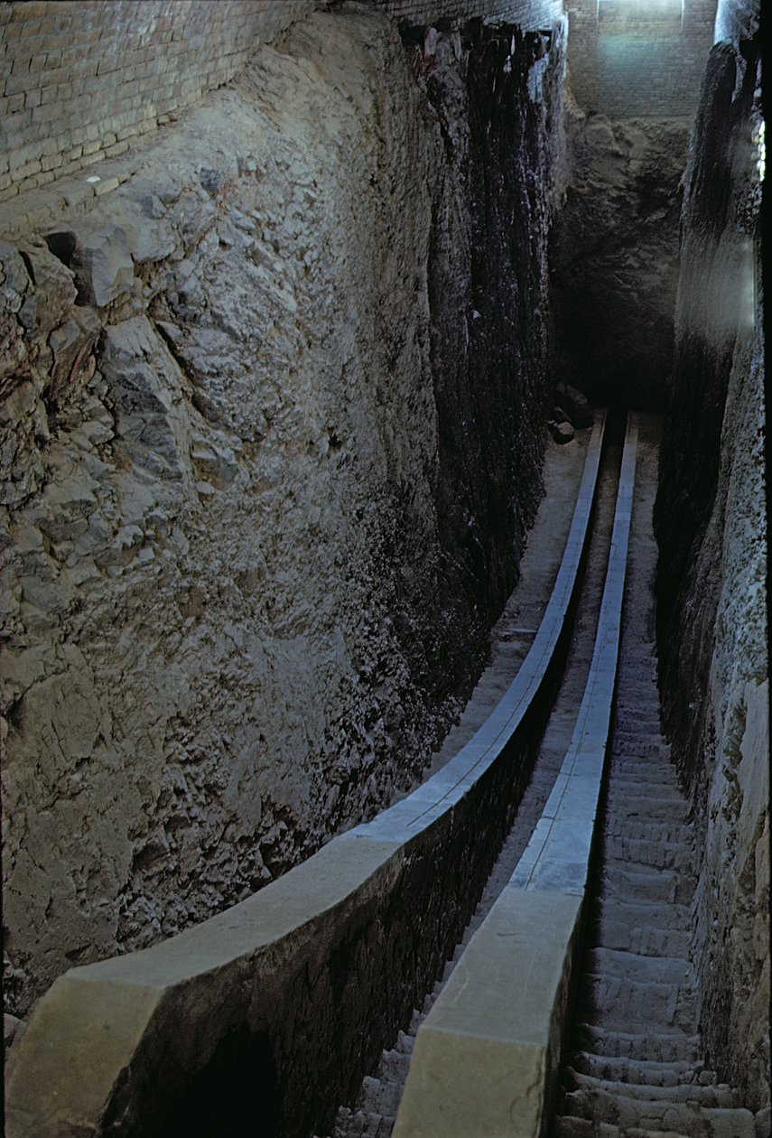 Rester av sextanten från Ulugh Begs observatorium, Timuridperioden, byggd 1420 (foto) av Unbekannt