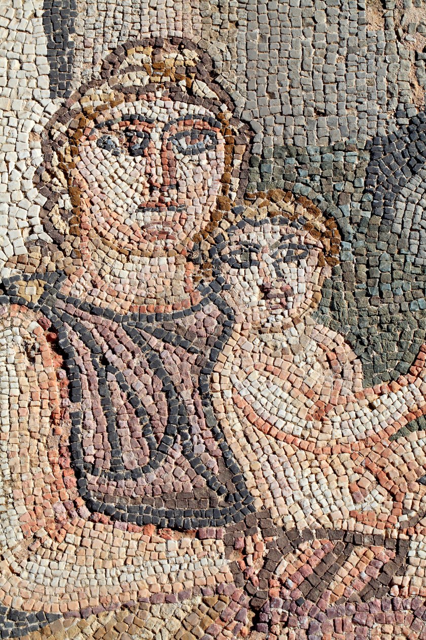 Representation av den nyfödda Akilles med sin sjuksköterska, Anatrophe - Detalj från panelen som representerar det första badet av Achilles - Paphos Mosaics, thesus villa 5:e århundradet e.Kr. - Cypern - Achilles nouveau ne avec sa nourrice, Anatrophe - De av Unbekannt