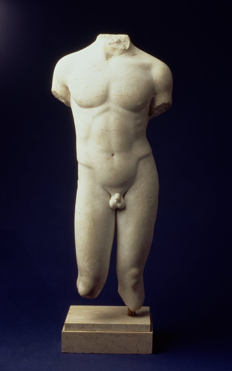 Romersk manlig torso av en ungdomlig figur, efter ett polyclitanskt brons original från 500-talet f.Kr. (framifrån) c.01:a århundradet e.Kr. (parian marmor) (se även 90527) av Unbekannt