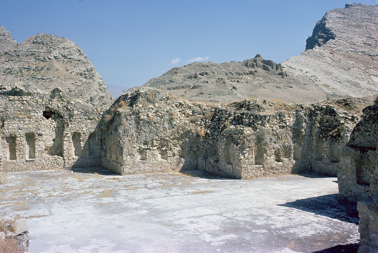 Ruinerna av kung Shapur I:s palats (241-72), Sassanian (foto) av Unbekannt