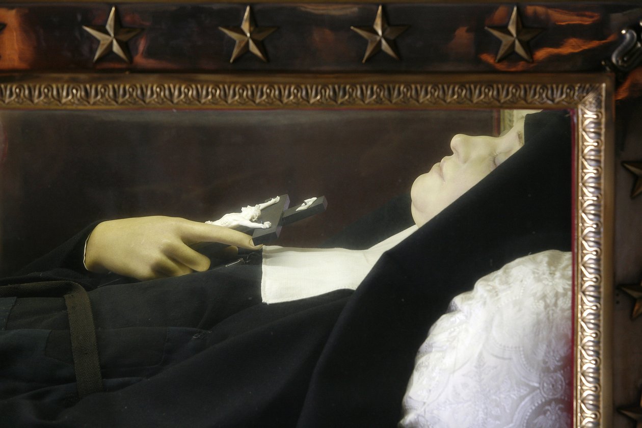 Sainte-Jeanne de Chantal liggande figur i Visitation-basilikan, Annecy, Frankrike av Unbekannt