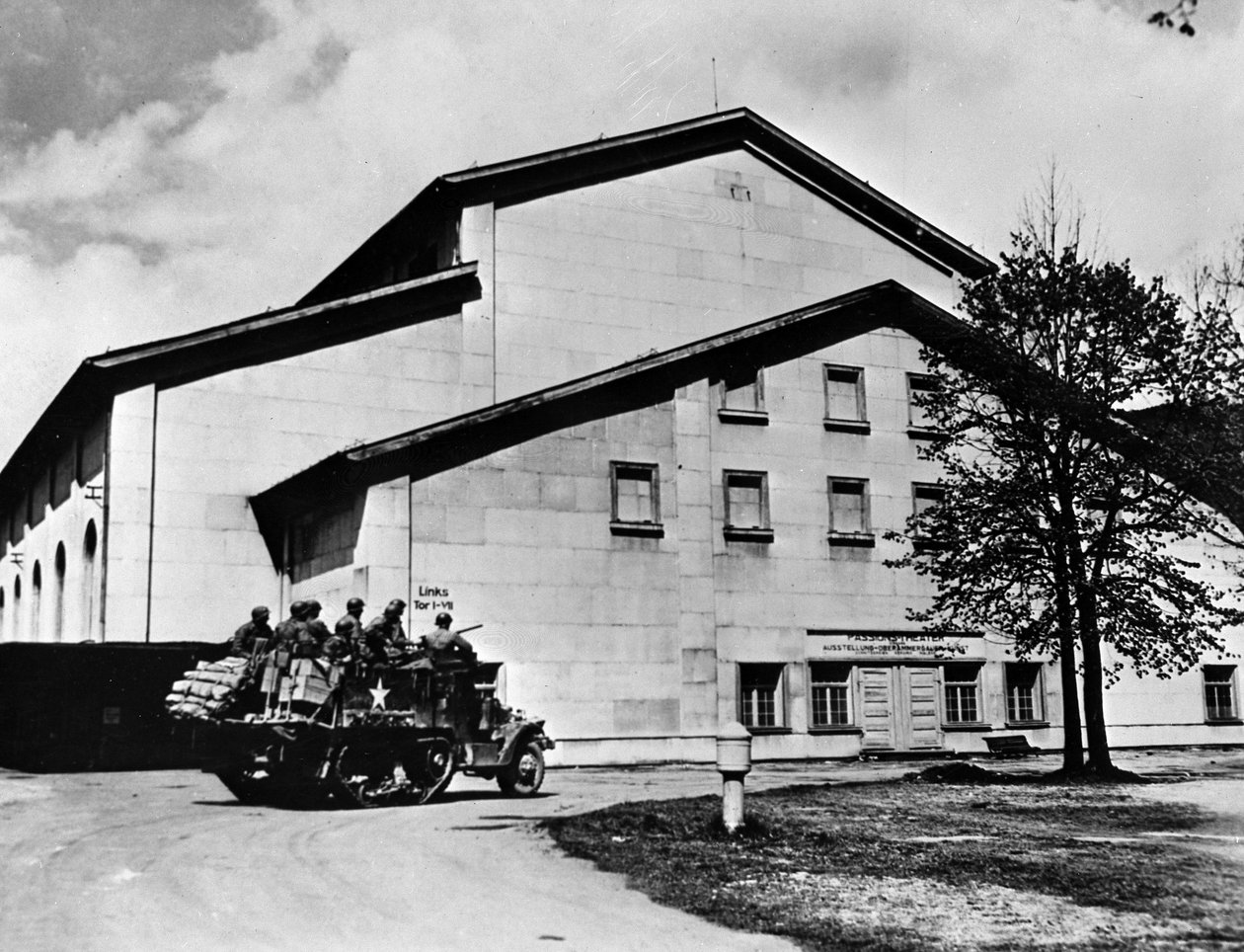 Andra världskriget (1939-1945) - Andra världskriget (WWII eller WW2): Ober Ammergau (Tyskland) 29 april av Unbekannt