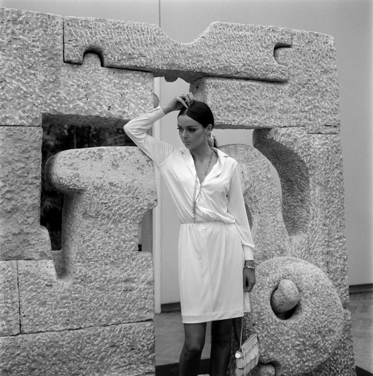 SKEEDEFINEN BARBARA STEELE PÅ DEN BIENNALE KONSTUTSTÄLLNINGEN - VENEDIG - 196? av Unbekannt
