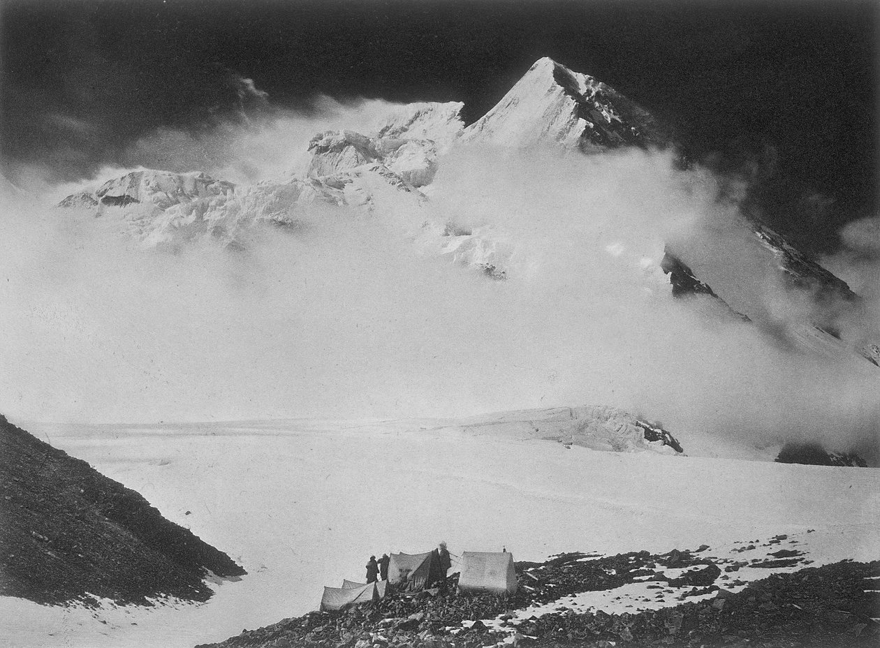Prins Luigi Amedeo av Savojen, hertig av Abruzzi, expedition i Karakorum och västra Himalaya: läger IV vid foten av Bride Peak av Unbekannter Künstler