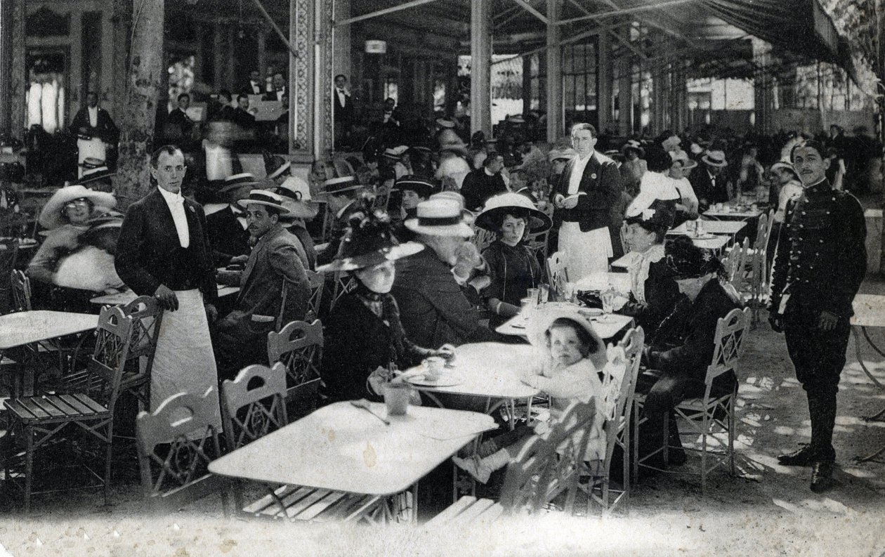 Kurortsturism: vy över en restaurang i Vichy och dess curistklientel, Allier 1905 ca (kurortsturism: restaurang i Vichy, Frankrike av Unbekannter Künstler