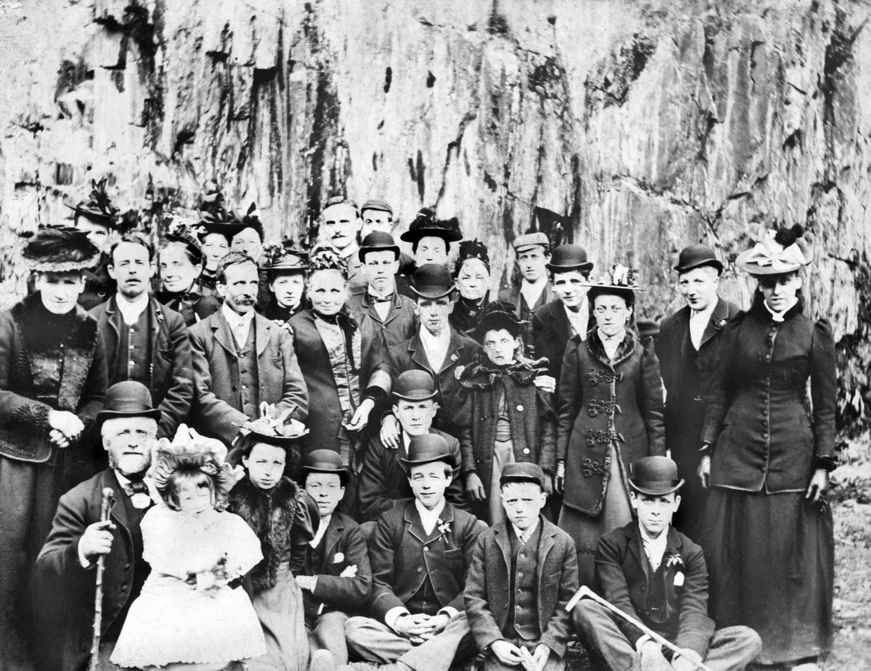 Storbritannien: En grupp människor på utflykt. c1910 av Unbekannt
