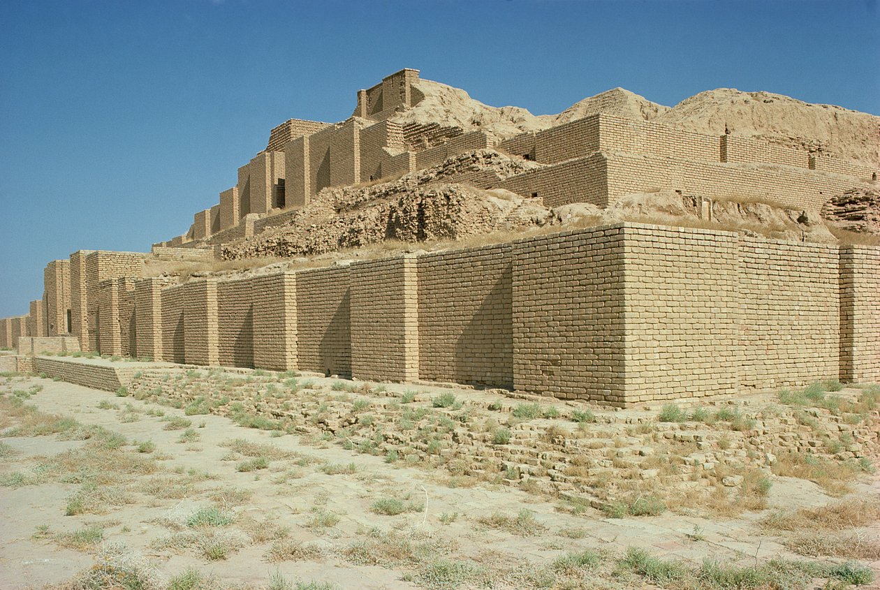 Utsikt från södra delen av Ziggurat, byggd av den elamitiska kungen Untash-Gal (ca 1265-46 f.Kr.) (foto) av Unbekannt