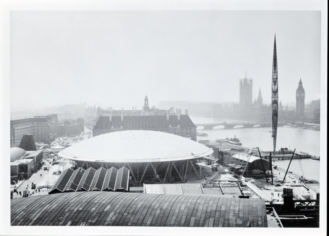 Utsikt över Dome of Discovery byggd för Festival of Britain, öppnade 4 maj 1951 (s/v foto) av Unbekannt