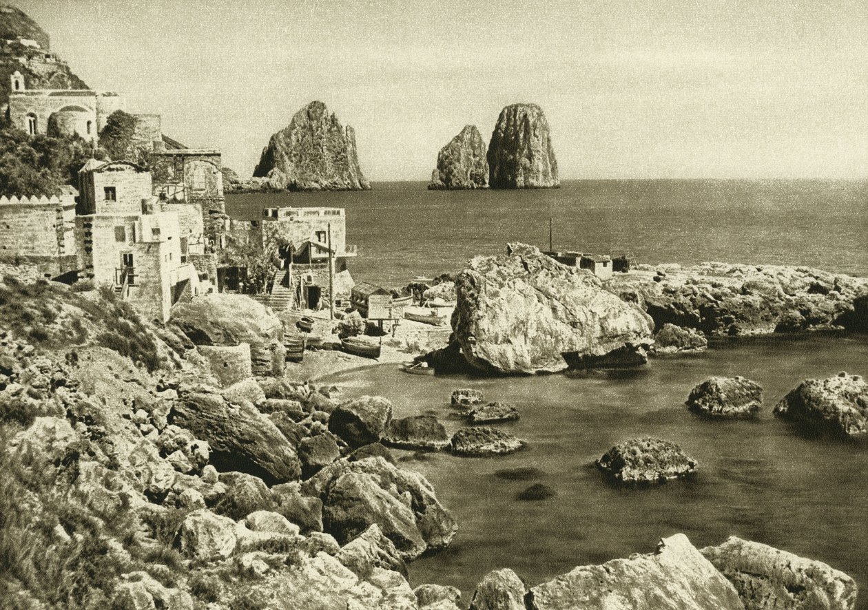 Utsikt över faraglioni från ön Capri till Marina Piccola av Unbekannt