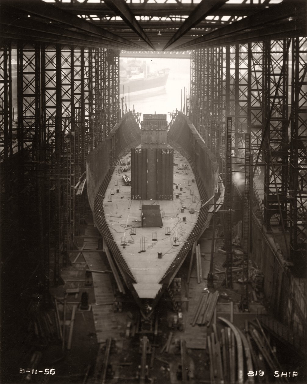 Arbetet startar på Northbanks skott vid William Doxford & Sons varv, Sunderland, 8 november 1956 (s/v foto) av Unbekannter Künstler