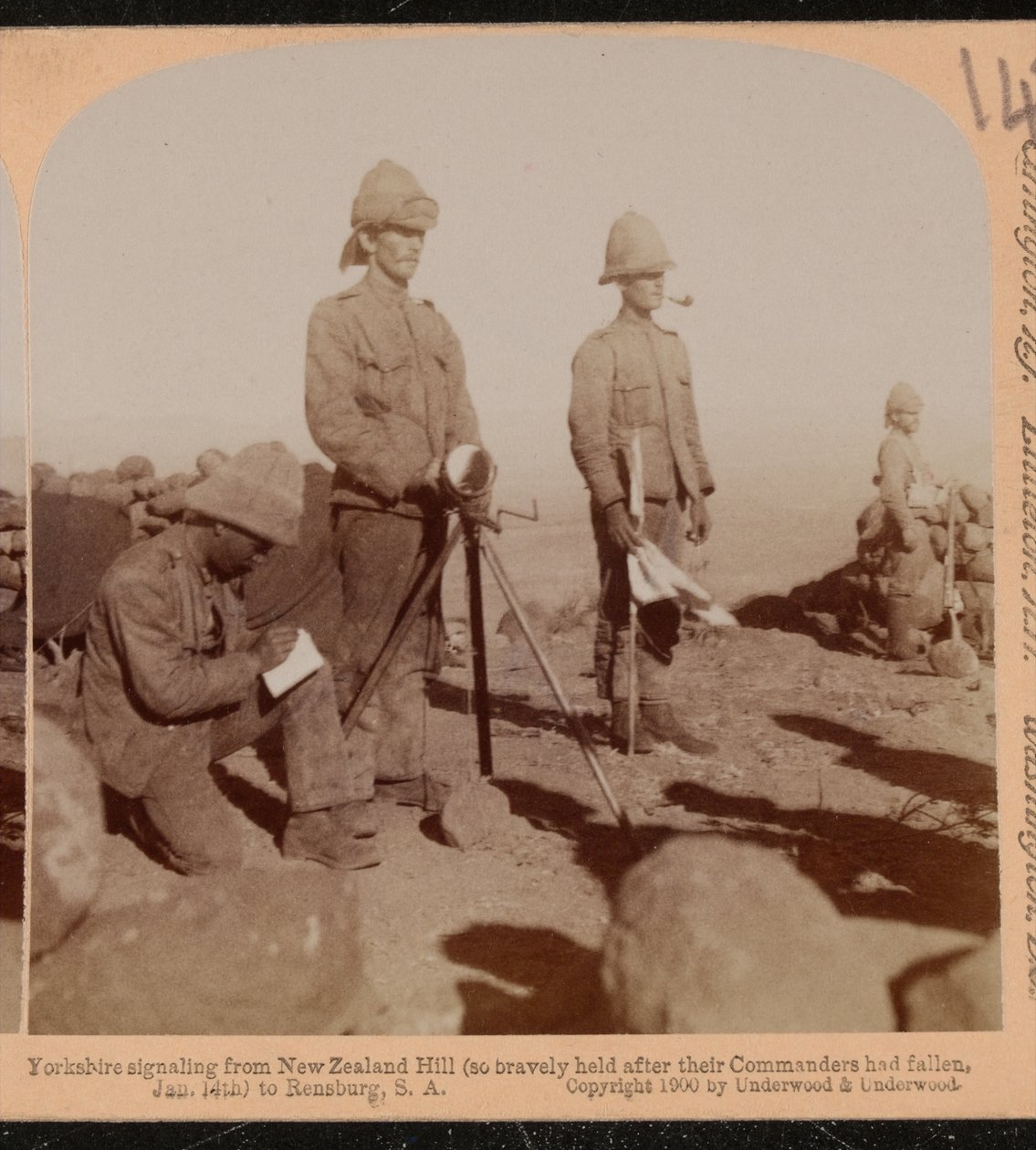 Yorkshire Regiment heliografteam som signalerar från New Zealand Hill, Boer War av Underwood and Underwood